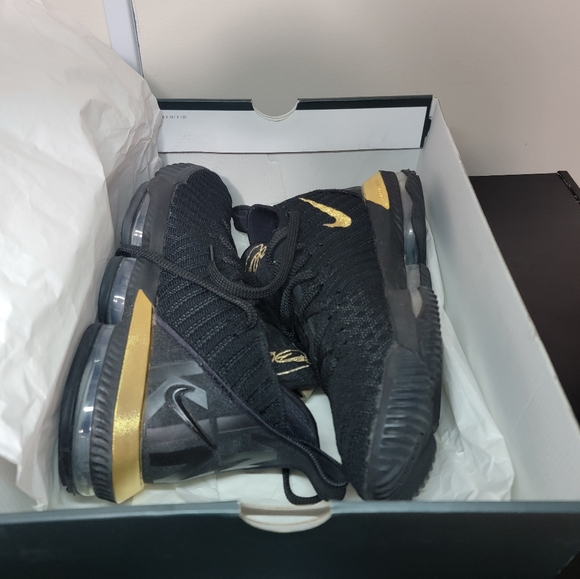 Nike LeBron XVI (16) - 10.5 MEN'S - Picture 6 of 8